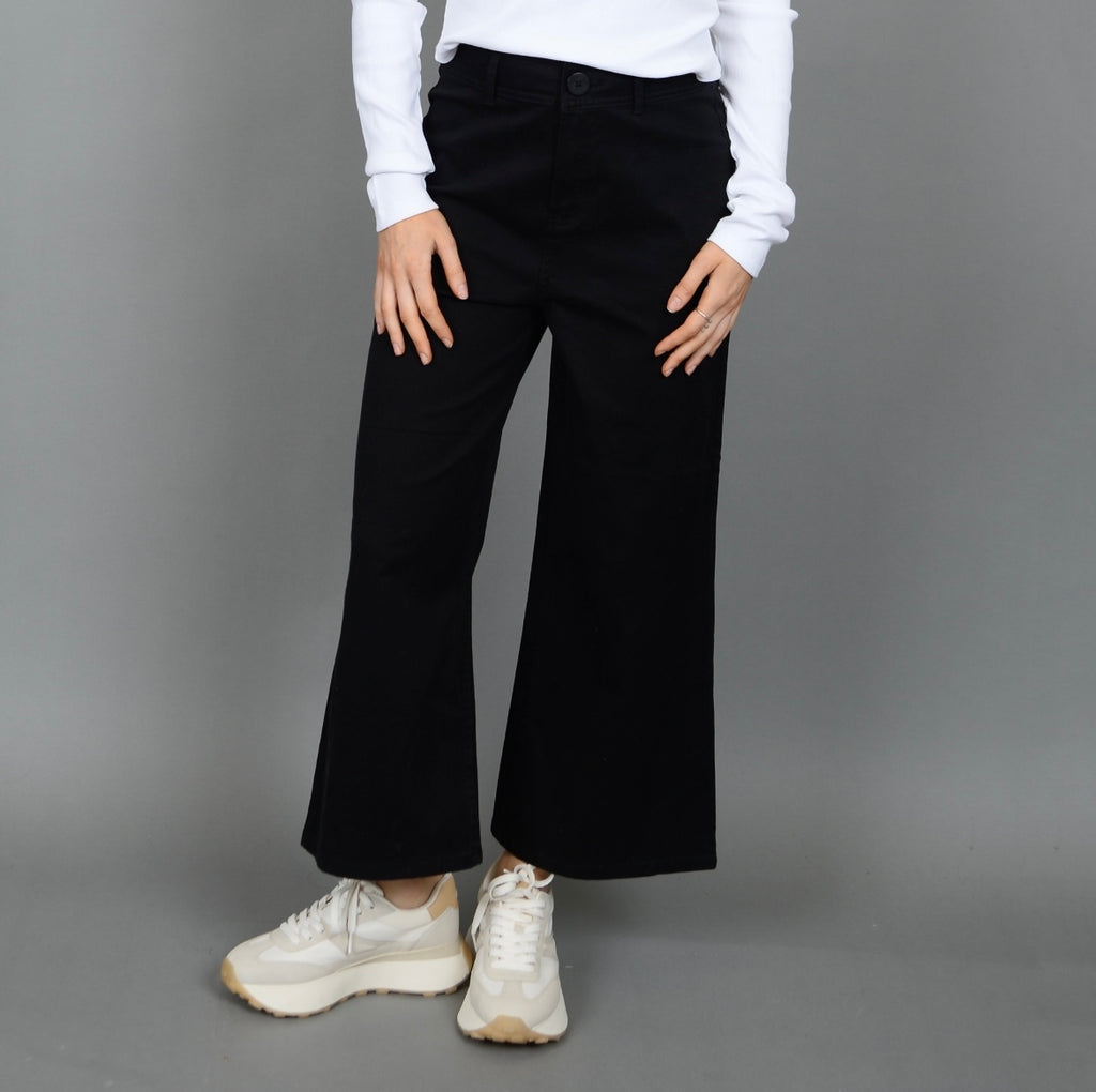 Priv Luxe Gaucho Wide Leg Crop - Black – Hallow Clothing Co.
